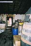 Das Schnapslager von Vitorinho (Click: zoom in 114 kb) Bild: Schnapsfässer